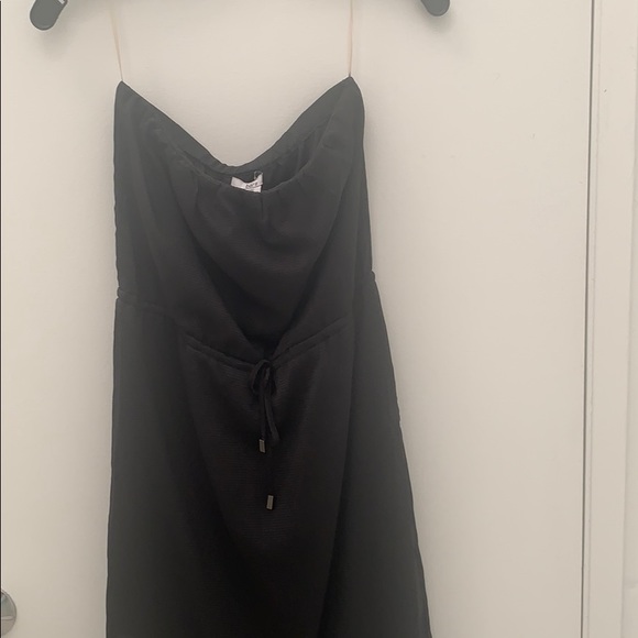 Beautiful strapless 👗 - Picture 2 of 8